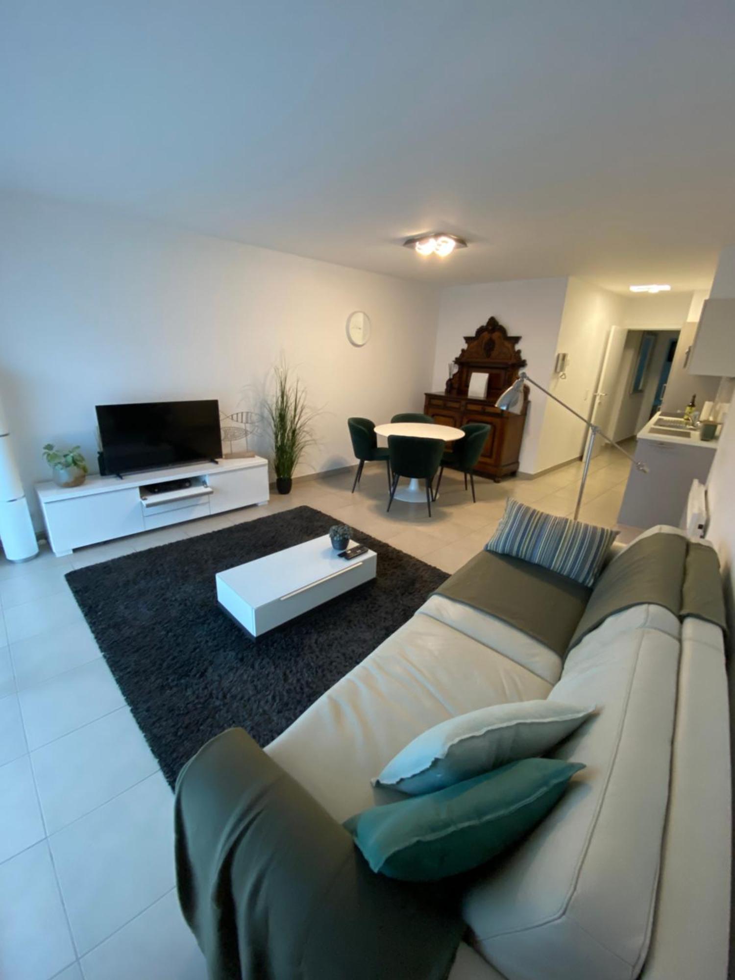 Gezellig Modern Appartement Met Optie Garagebox En In De Buurt Van Strand, Winkels En Restaurants Oostende Bagian luar foto